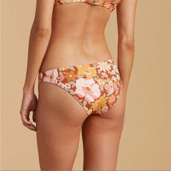 ★ Billabong x Salty Blonde Underwire Bandeau Bikini Top + Lowrider Bikini Bottom - Picture 16 of 17